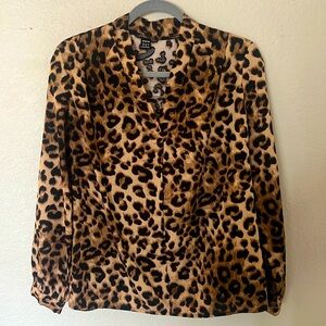 Leopard print long sleeve blouse sz M